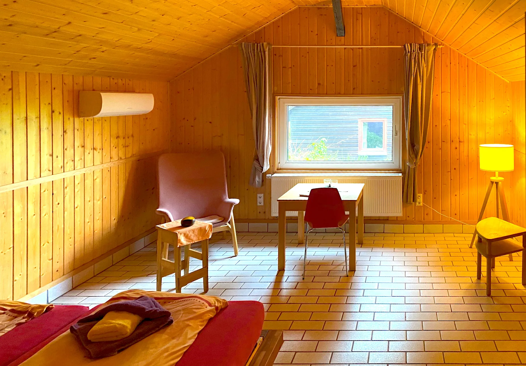 Blockhütte "Für Zwei" am Buchenwald mit Lagerfeuer- und Grillmöglichkeit